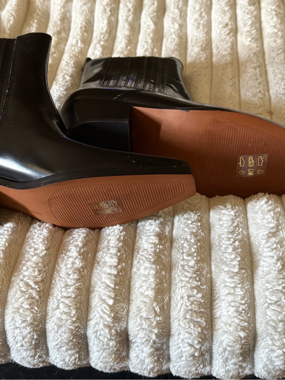 Madewell Black Leather Pointed Chelsea Ankle Boots - Picture 9 of 15